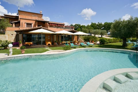 Property building, Day, Swimming pool