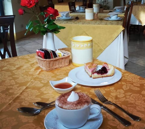 Breakfast, Buffet breakfast, Italian breakfast