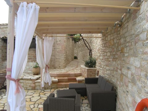 Spring, Day, Seating area, On site, bunk bed