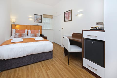 Imperial Guest House Ltd. Bed and Breakfast in Hounslow