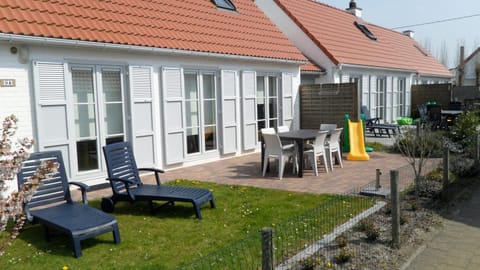 Patio, Day, Garden view