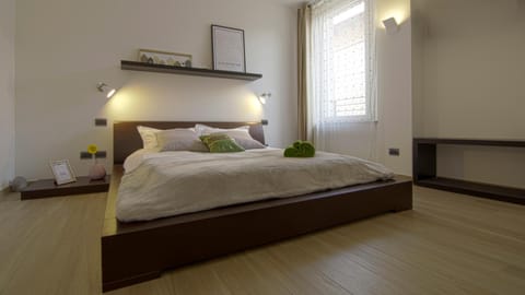 Bedroom, Inner courtyard view