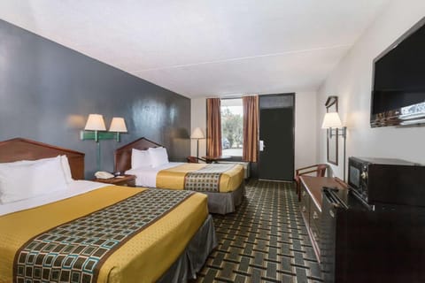 Travelodge by Wyndham Savannah Area/Richmond Hill Hotel in Richmond Hill