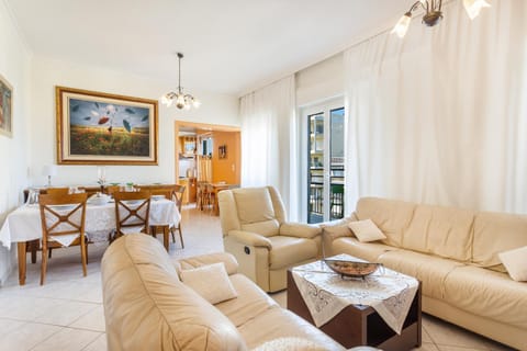 Ranias luxurious Apartment with sea view! Condo in Chania