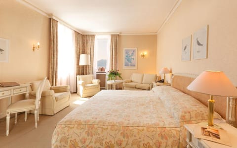 Bed, Seating area, Bedroom