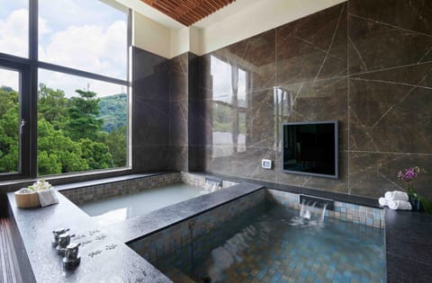 Reikei Hot Spring Resort Hotel in Kaohsiung