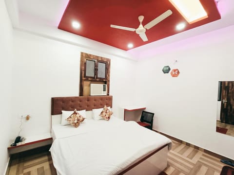 Hotel Taj Niwas Bed and Breakfast in Agra