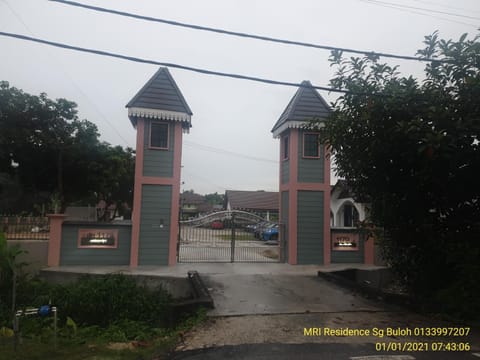 Property building, Nearby landmark, Facade/entrance, Neighbourhood