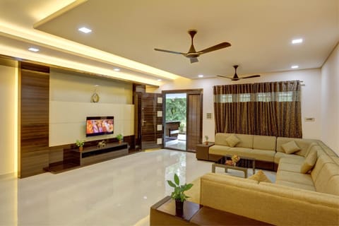 Communal lounge/ TV room, Communal lounge/ TV room, Living room, Seating area, Evening entertainment