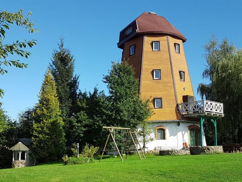 Property building, Day, Natural landscape, Garden, Garden view