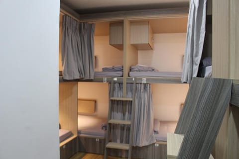 Bedroom, bunk bed