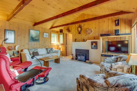 The Cabin At Penn Cove House in Whidbey Island