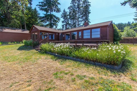 The Cabin At Penn Cove House in Whidbey Island