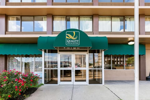 Quality Inn & Suites Cincinnati Downtown Hotel in Cincinnati
