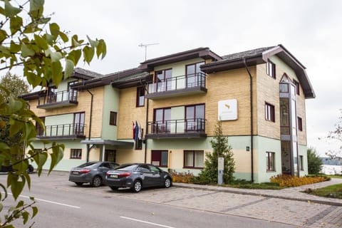 Property building, Facade/entrance, Street view, Location, Parking