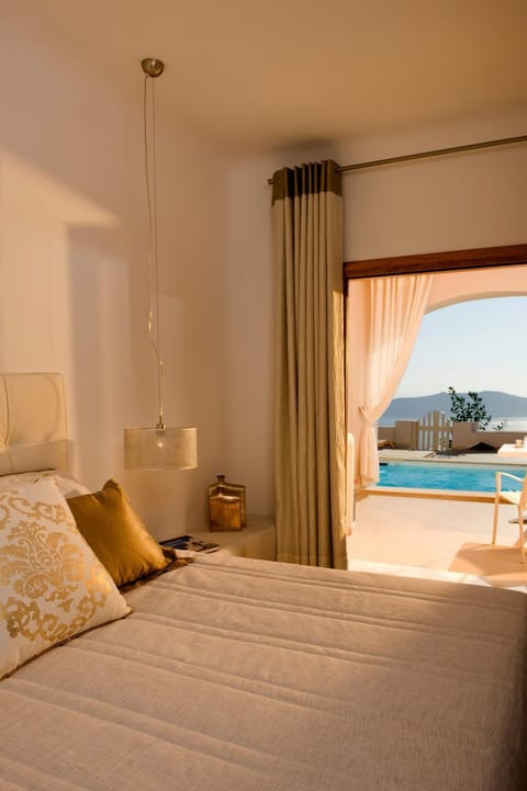 Bed, View (from property/room), Bedroom, Landmark view, Pool view, Sea view