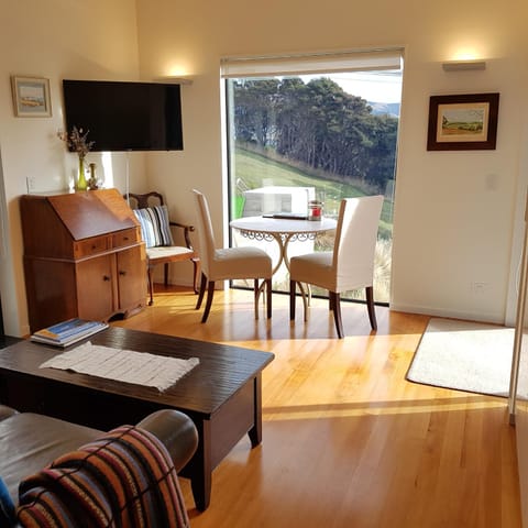 The Rectangle Apartment, Akaroa Bed and Breakfast in Akaroa