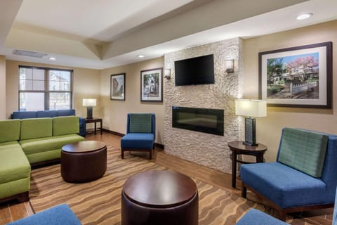 Comfort Suites Hanes Mall Hotel in Winston-Salem