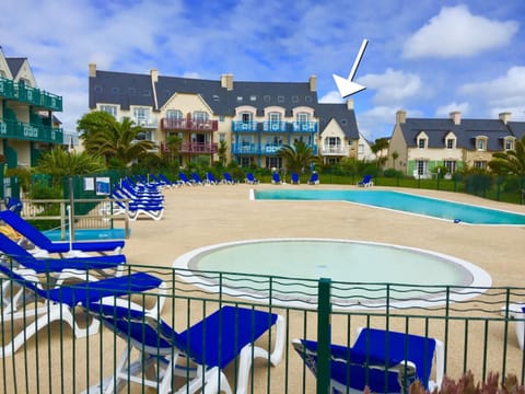 Facade/entrance, Decorative detail, On site, Garden view, Pool view, Swimming pool, Swimming pool