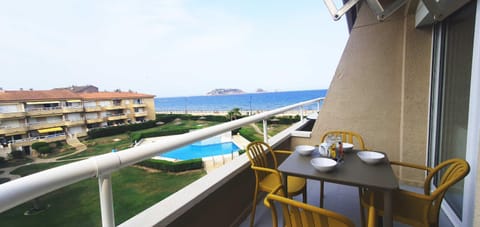 Balcony/Terrace, Pool view, Sea view