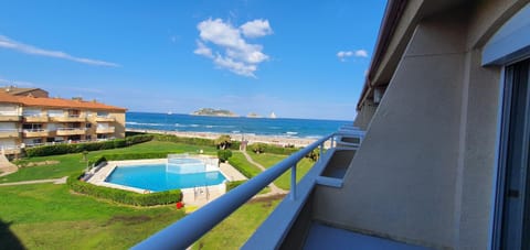 Balcony/Terrace, Pool view, Sea view