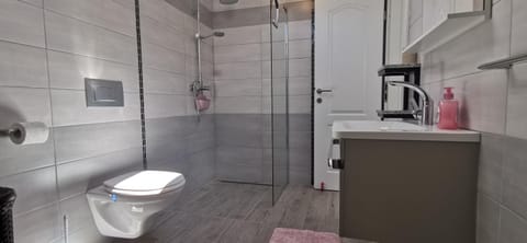 Shower, Toilet, Bathroom