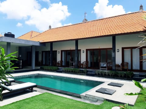 Plawa Bali Guest House Bed and Breakfast in North Kuta