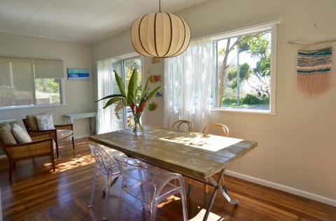 Seating area, Dining area, Sea view