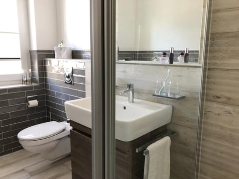 Bathroom, Photo of the whole room