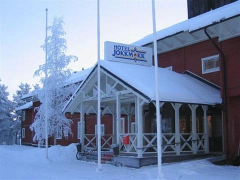 Facade/entrance, Winter