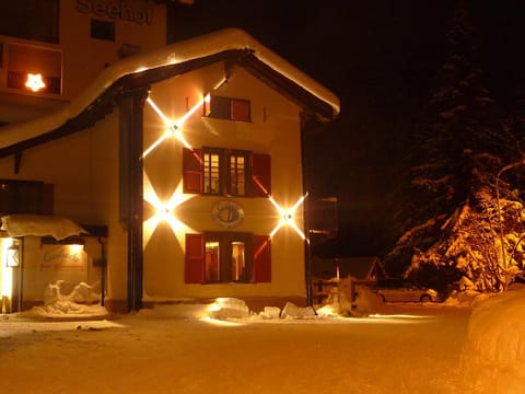 Facade/entrance, Night