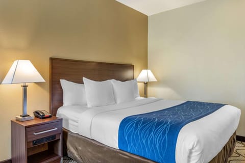 Comfort Inn & Suites Orange County John Wayne Airport Hotel in Santa Ana