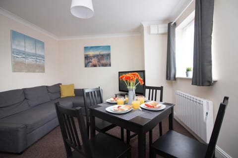 StayZo Penthouse Accommodation 1- Premier Lodge Apartment in Southampton