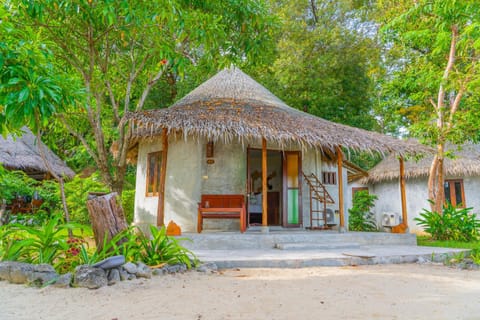 The Tropical Beach Resort Natur-Lodge in Koh Chang Tai