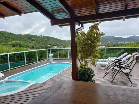 Casa de temporada com piscina Casa in Florianopolis
