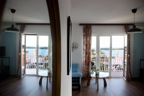 Tanya-Apartments and Rooms Bed and Breakfast in Hvar