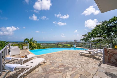 Villa Montabel , villa avec piscine privée et très belle vue mer, capacité 11 personnes Villa in Martinique