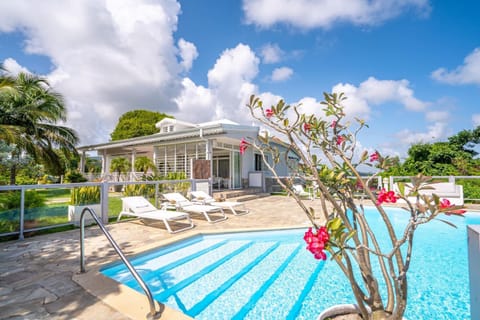 Villa Montabel , villa avec piscine privée et très belle vue mer, capacité 11 personnes Villa in Martinique