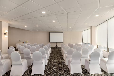 Banquet/Function facilities, Meeting/conference room