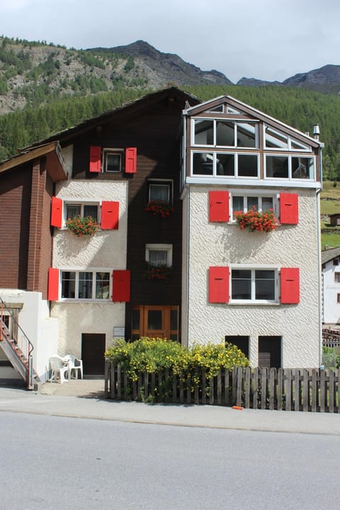 Haus Dorf 7 Apartamento in Saas-Fee
