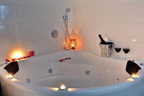 Luxury Suite with Jaccuzzi & Heated Pool Eigentumswohnung in Tiberias