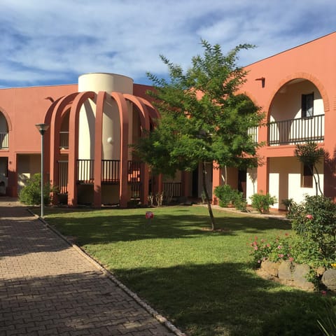 Property building, Facade/entrance, Garden