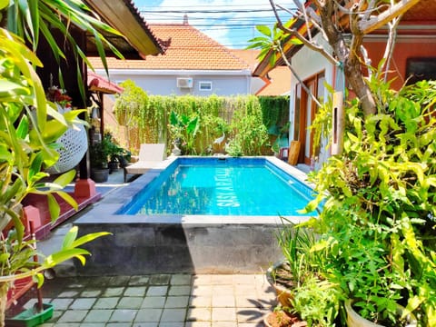 Property building, Garden, Swimming pool