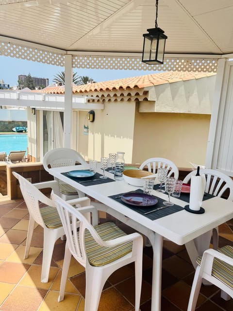 Dining area, Pool view