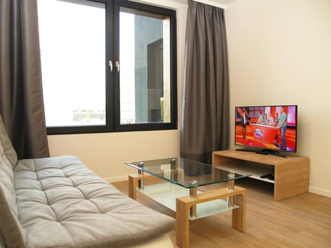 Communal lounge/ TV room, Day, Summer, TV and multimedia, Living room, Photo of the whole room, Decorative detail, Seating area, City view, City view