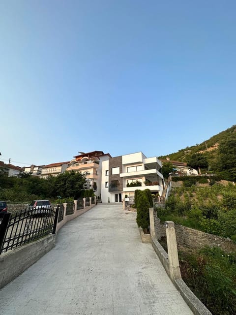 Property building, Natural landscape, Mountain view, Street view, Parking