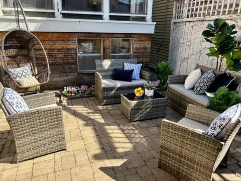 Patio, Day, Garden, Balcony/Terrace, Seating area, Garden view