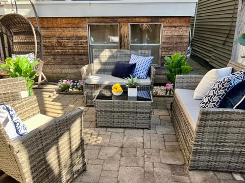 Patio, Day, Garden, Balcony/Terrace, Seating area, Garden view