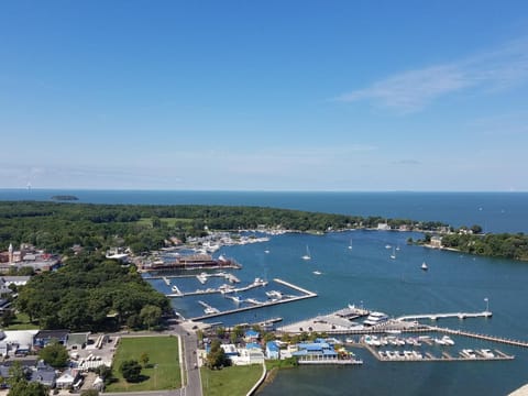 Put-in-Bay Waterfront Condo #103 Casa in South Bass Island