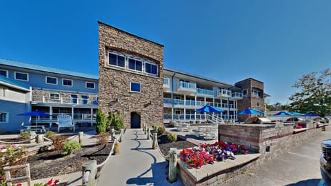 Put-in-Bay Waterfront Condo #103 House in South Bass Island